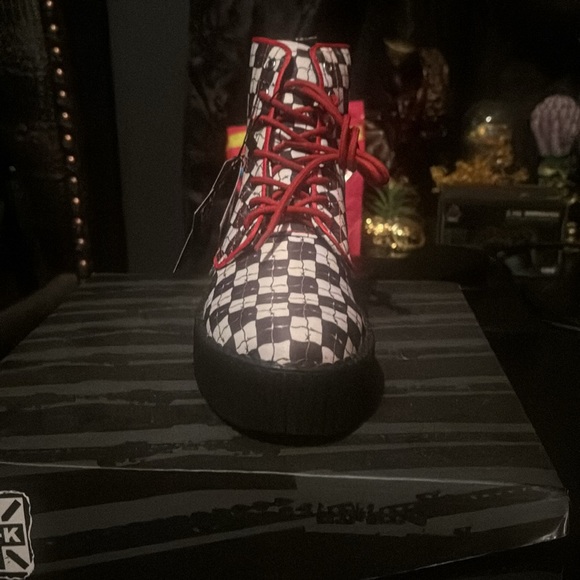 TUK boots size 8 but feels like 7 - Picture 3 of 4